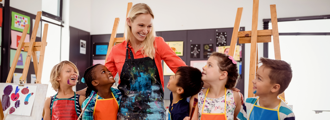 Auxiliar de maestra jardinera y guardería infantil